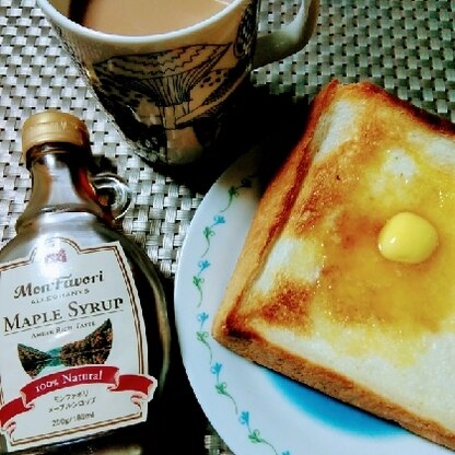 おはようございます♪朝食にいただきました♥
かりふわっでホットケーキみたい～(≧ڡ≦*)
メープルシロップ＆バターで幸せ♪ごちそうさまでした♡